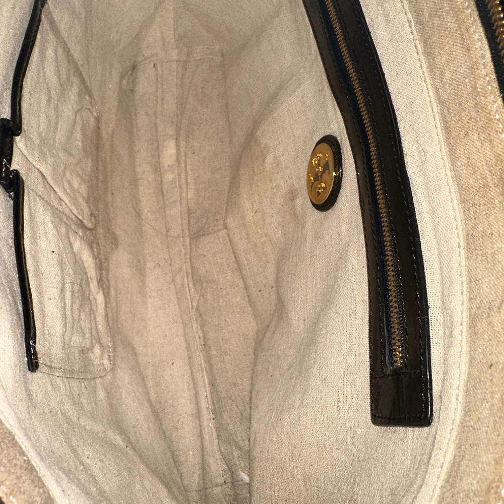 TORY BURCH Vintage Patent, Canvas and Raffia Shoulder Bag - Picture 9 of 12